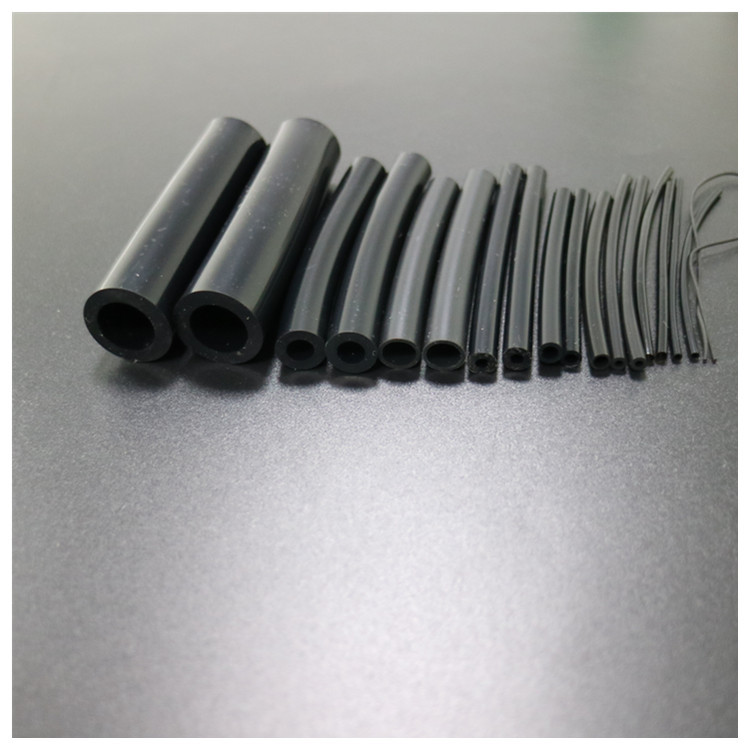 傳輸溶劑怕靜電起火？嶸牌導靜電硅膠軟管，化工/粉體輸送安全優選！