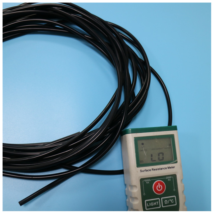 嶸牌抗靜電硅膠管：精準(zhǔn)控制表面電阻，為溶劑輸送筑牢靜電安全防線